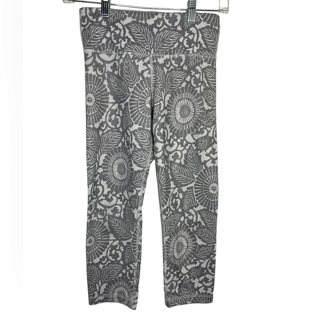 Lululemon Womens Size 4 Leggings Gray & White Foral Design